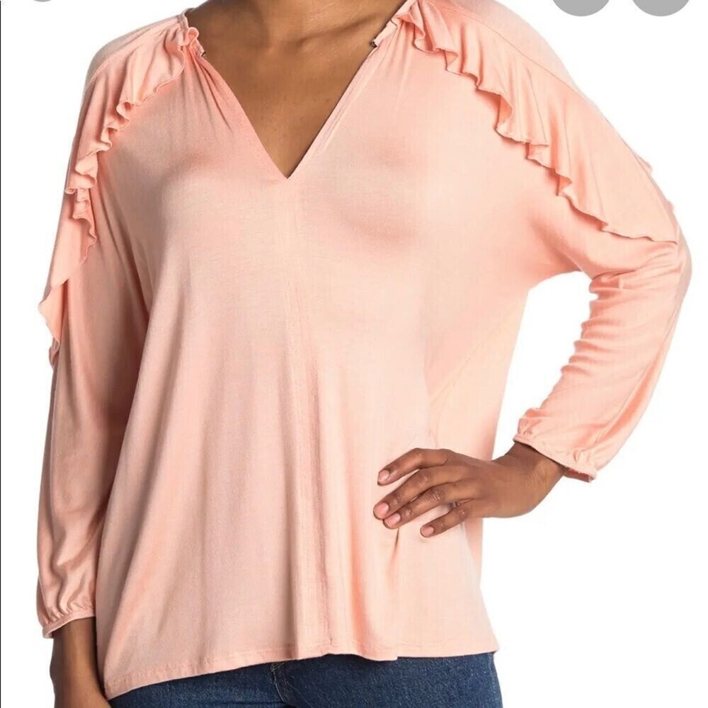 NWT - Ruffle Shoulder V-Neck Top GO COUTURE New SZ M pink salmon lightweight